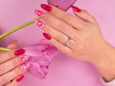 unghie rosse disegno rosa